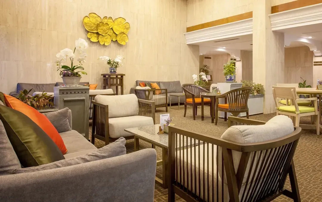 Lobby lounge
