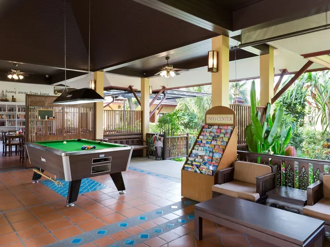 Lobby lounge