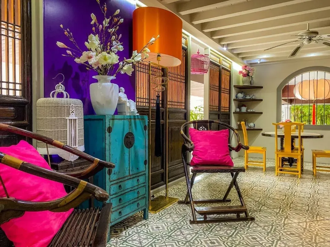 Lobby lounge