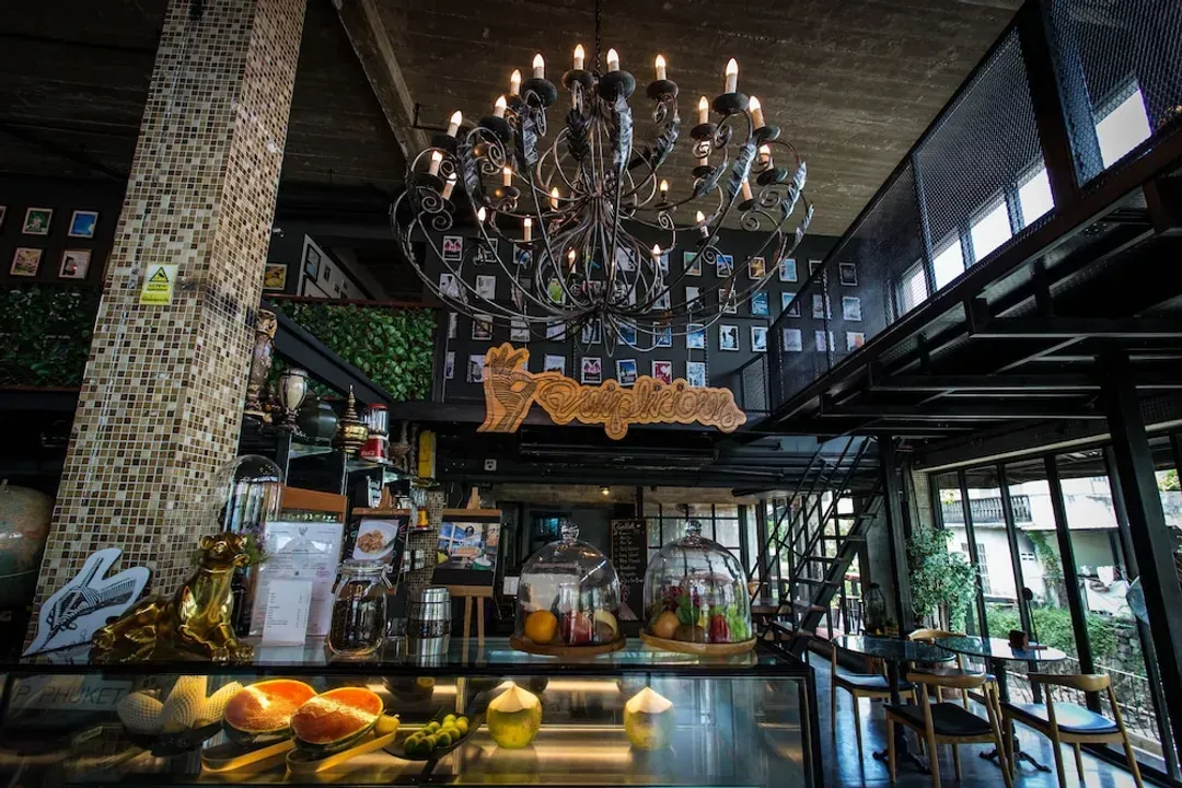 Lobby lounge