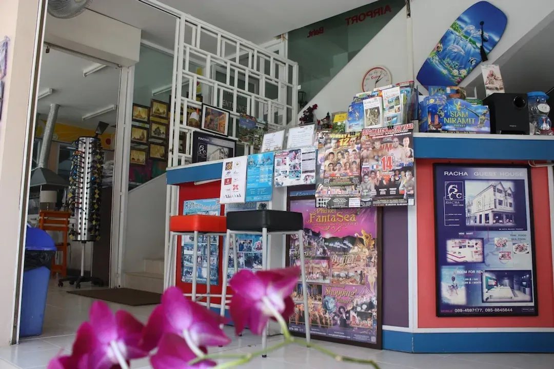 Check-in/check-out kiosk