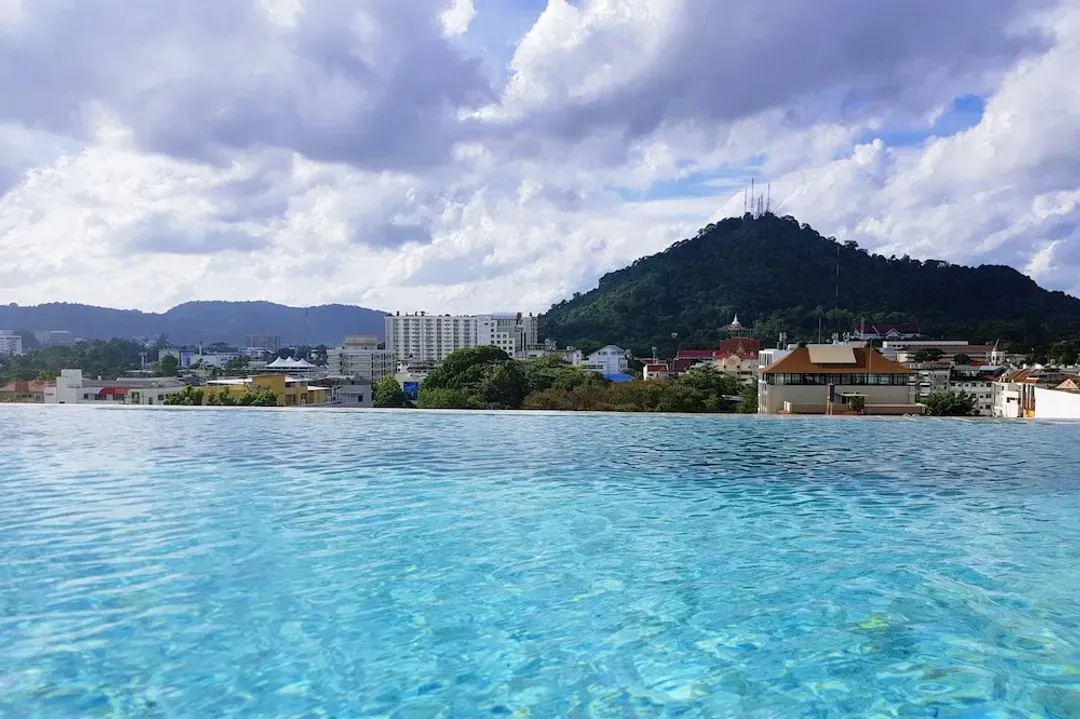 Infinity pool