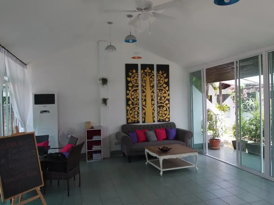 Lobby lounge