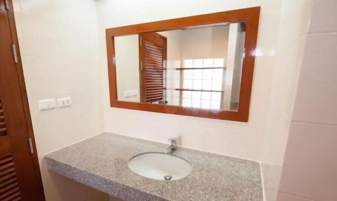 Bathroom sink