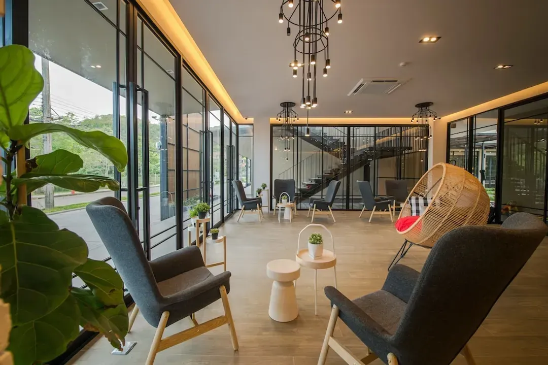 Lobby lounge