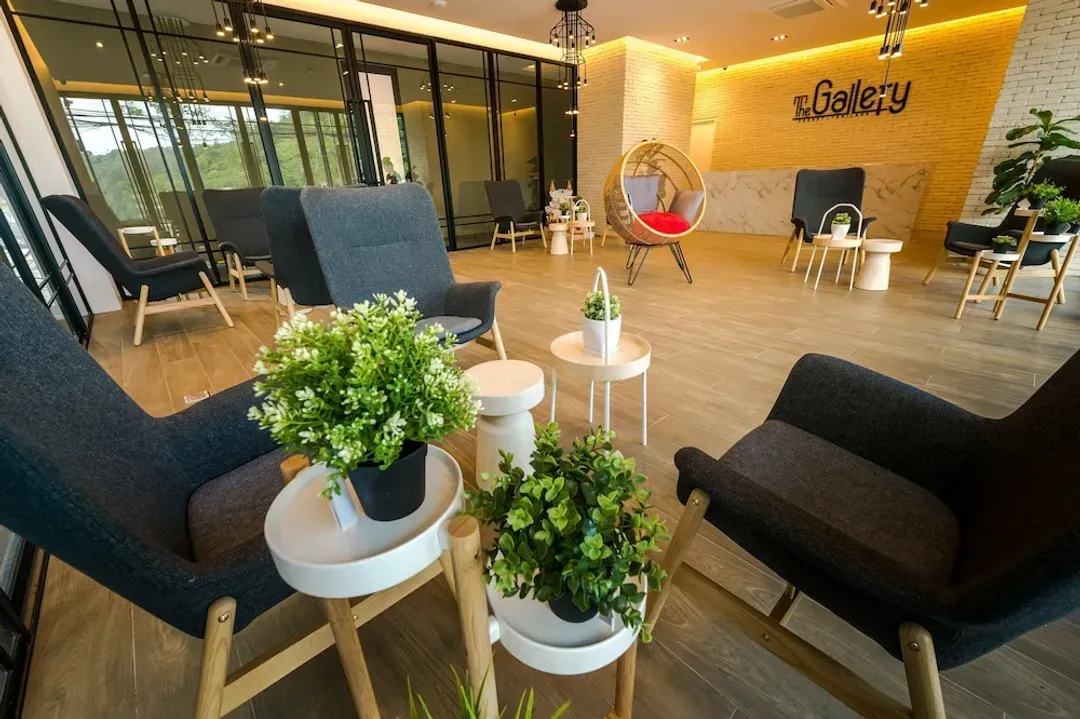 Lobby lounge