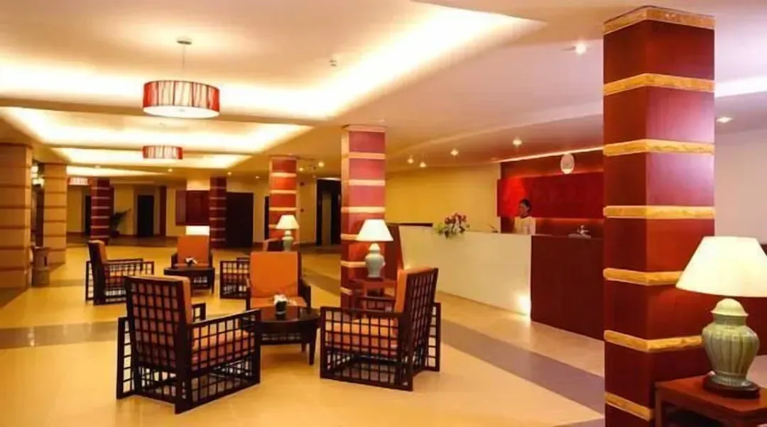 Lobby lounge