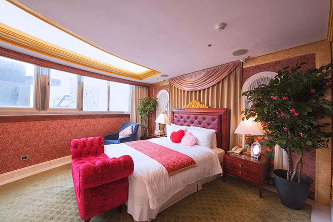 Lake Hotel