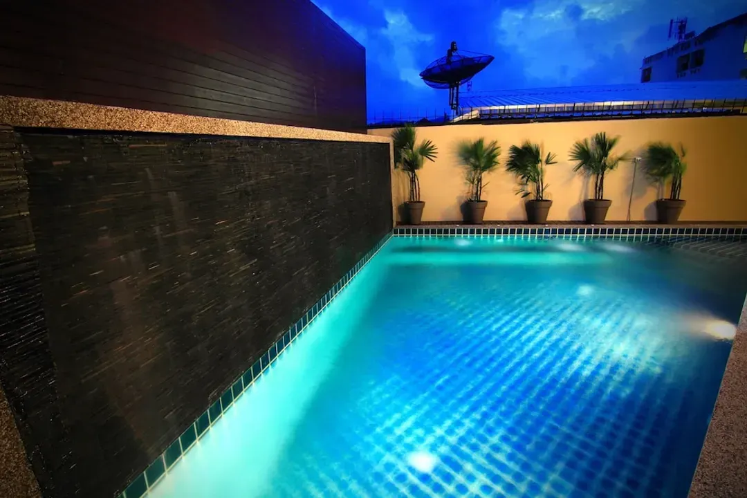 Pool waterfall