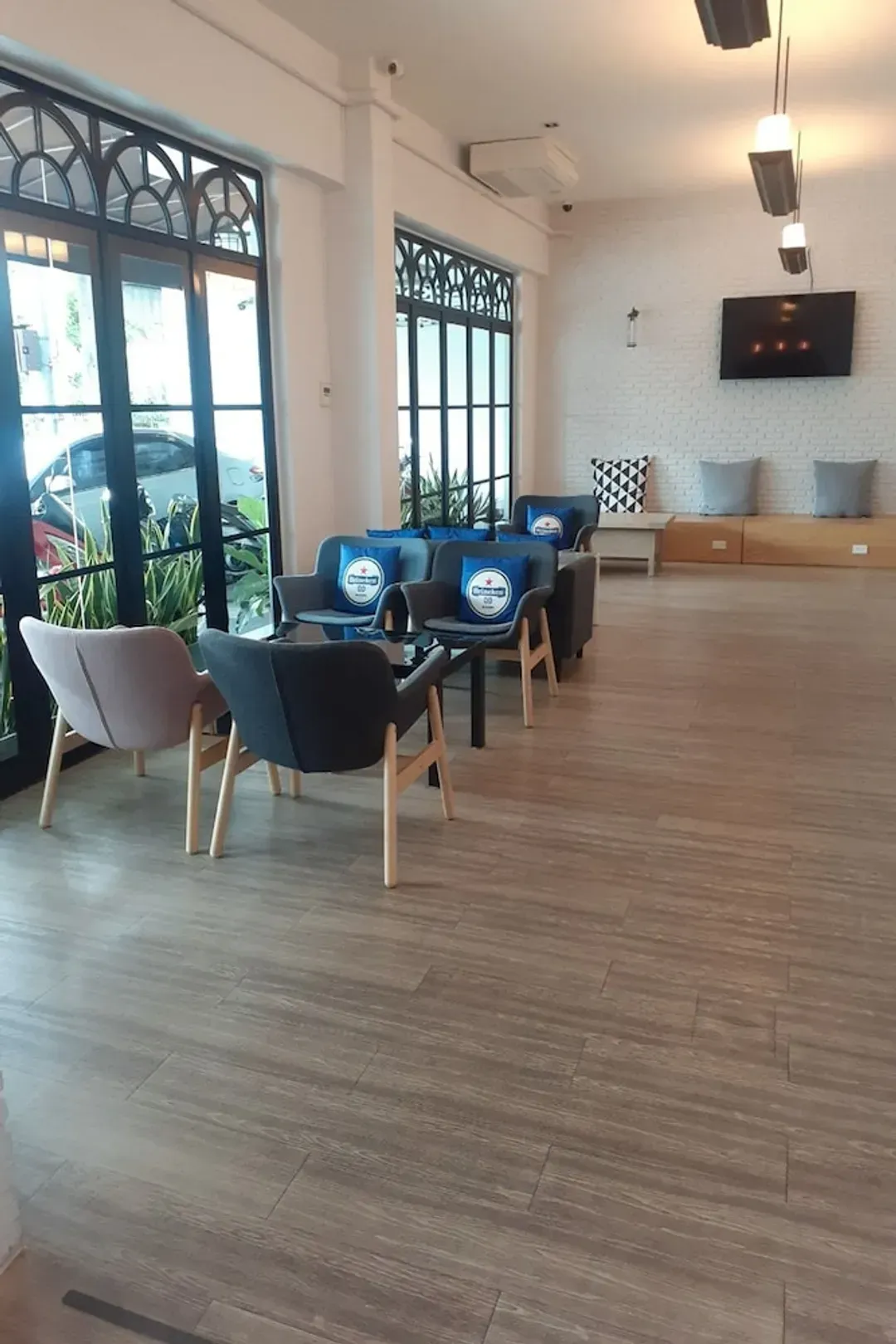 Lobby lounge