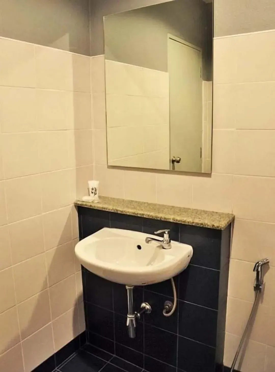 Deep soaking bathtub