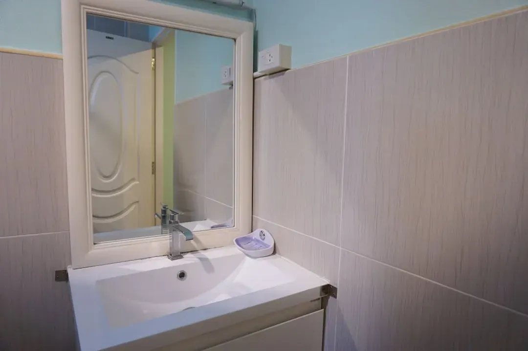 Bathroom sink