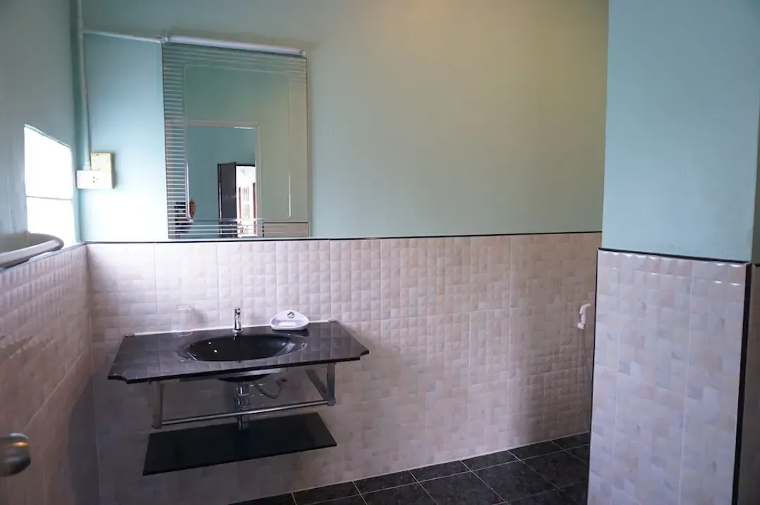 Bathroom sink