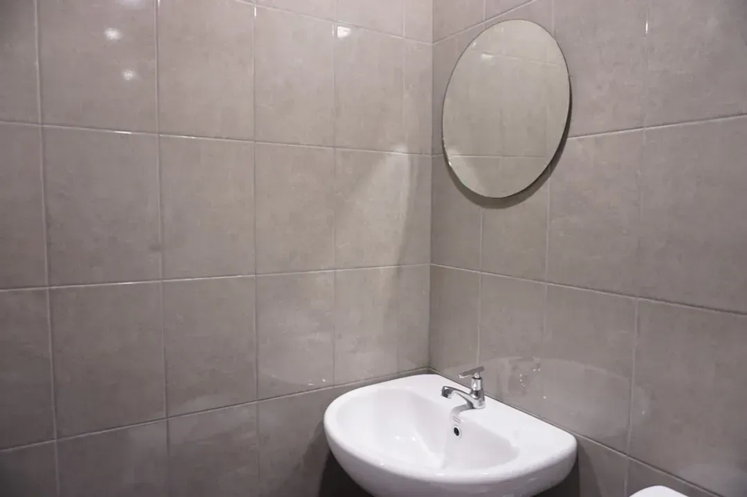 Bathroom sink