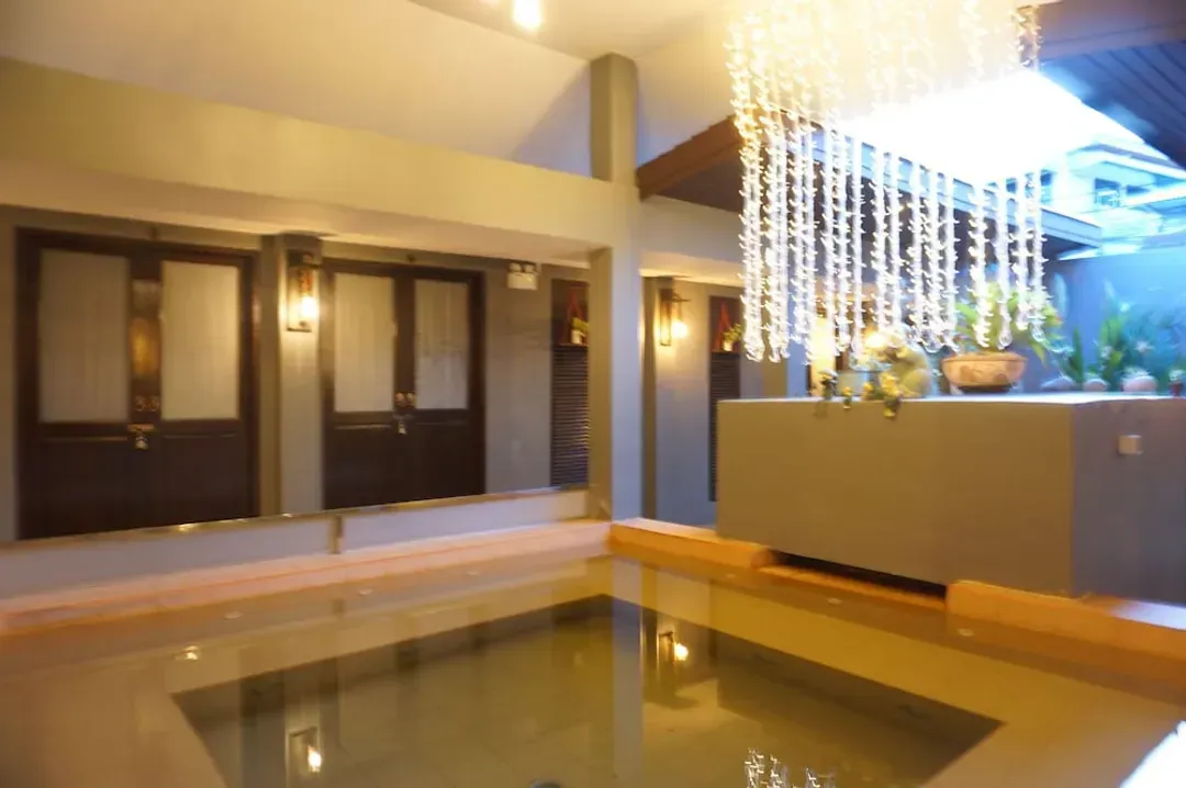 Indoor spa tub
