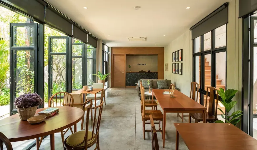 Lobby lounge