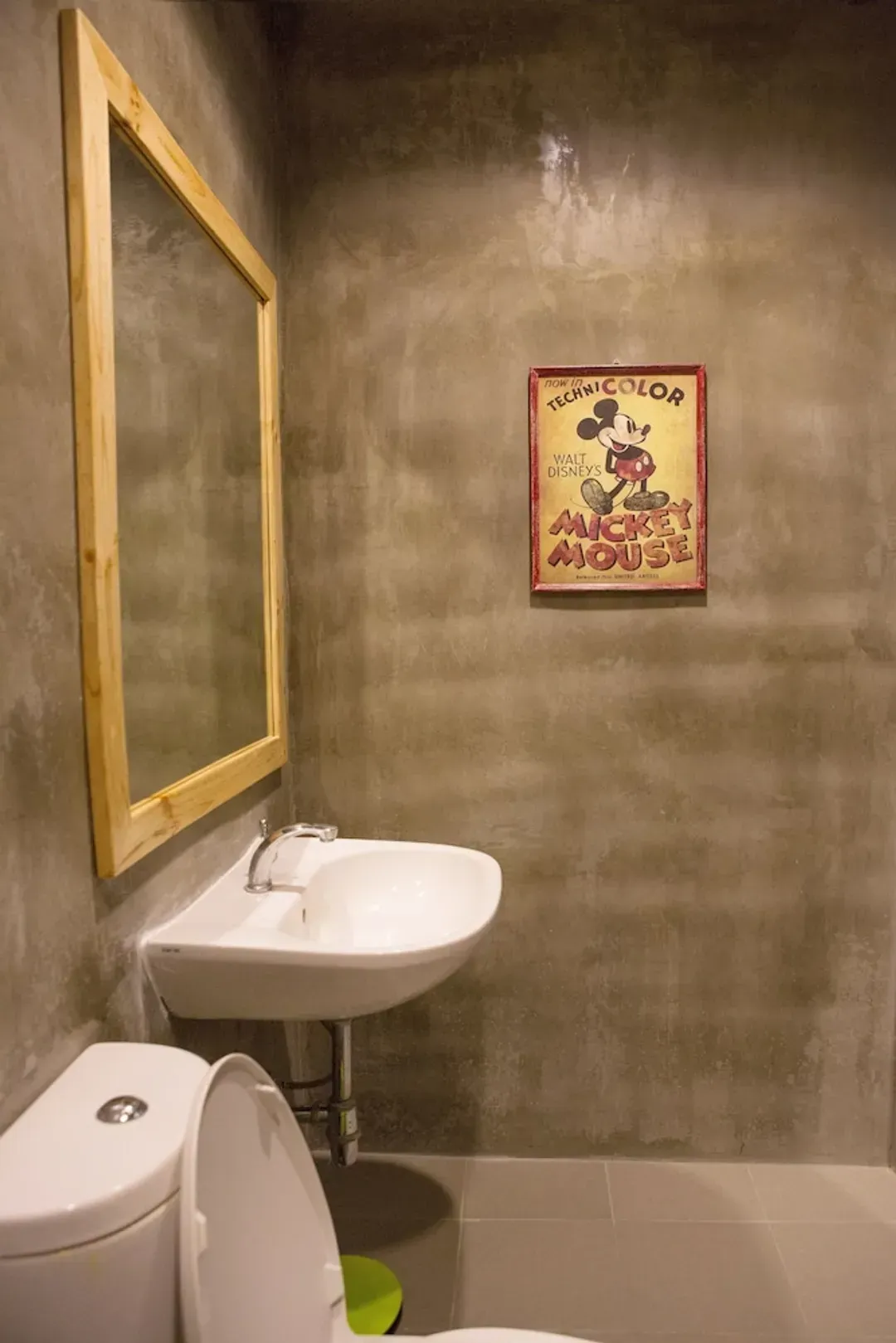 Bathroom sink