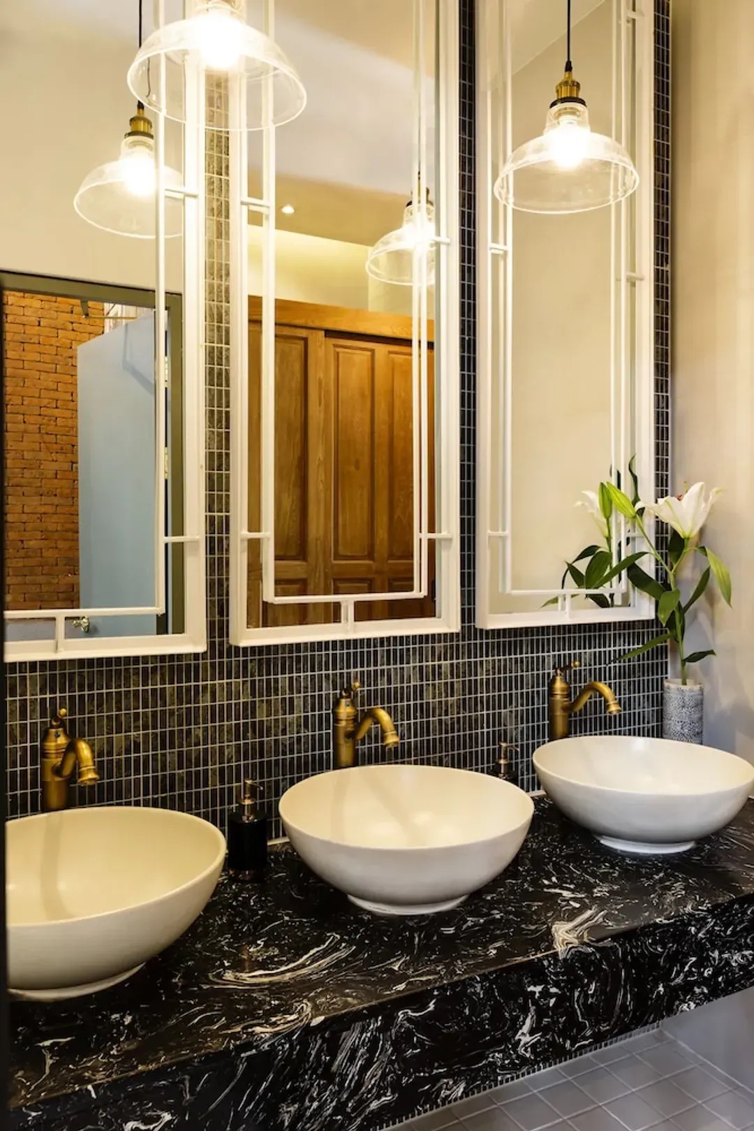 Bathroom sink