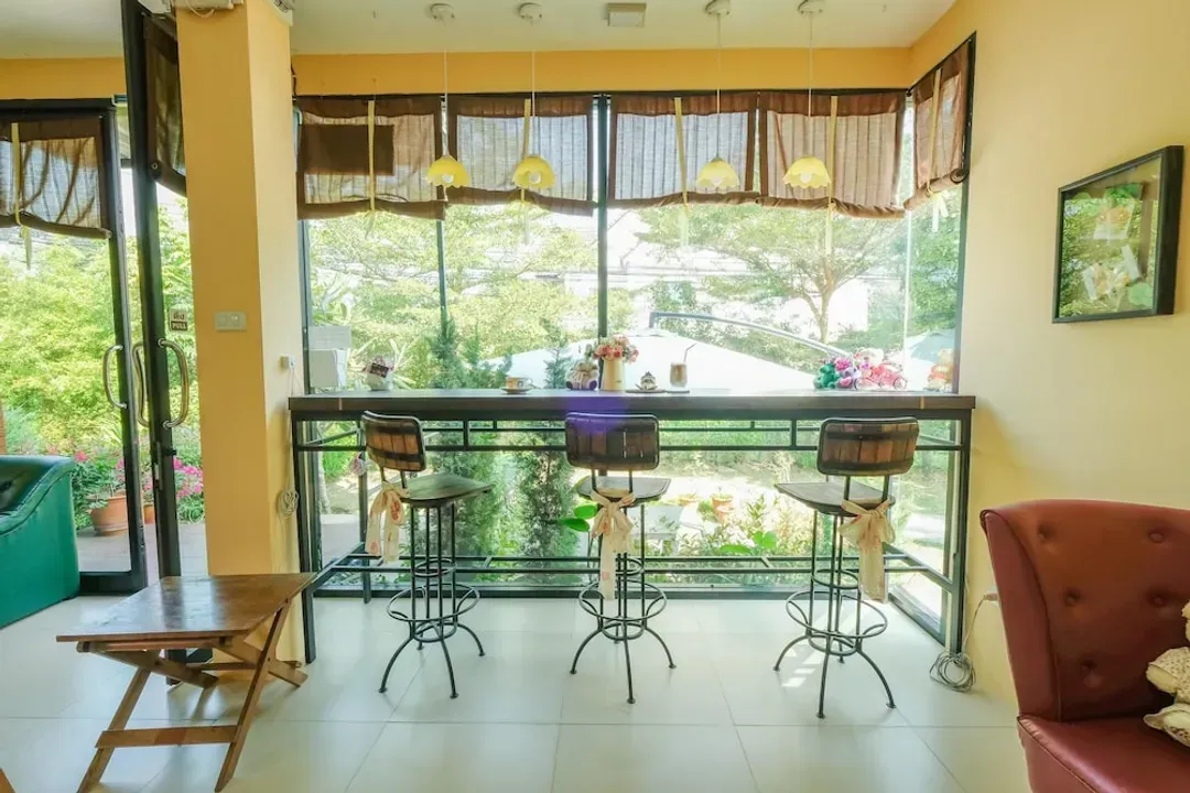 Lobby lounge