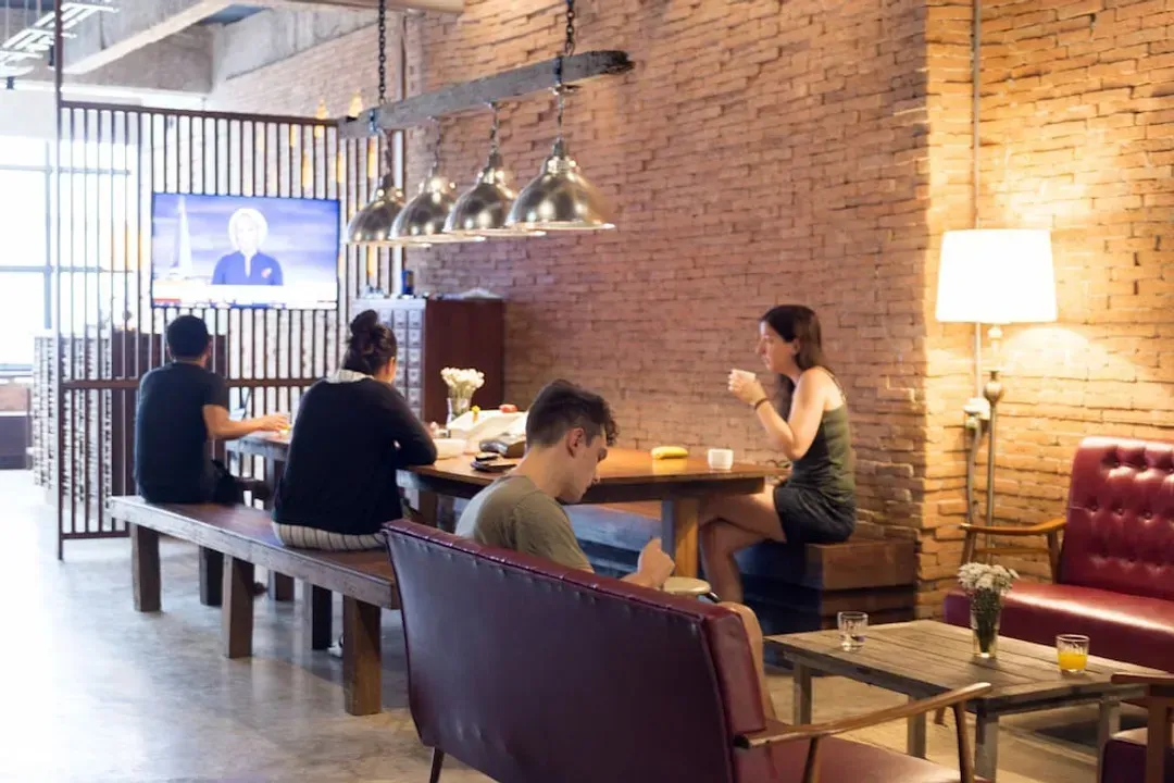 Lobby lounge