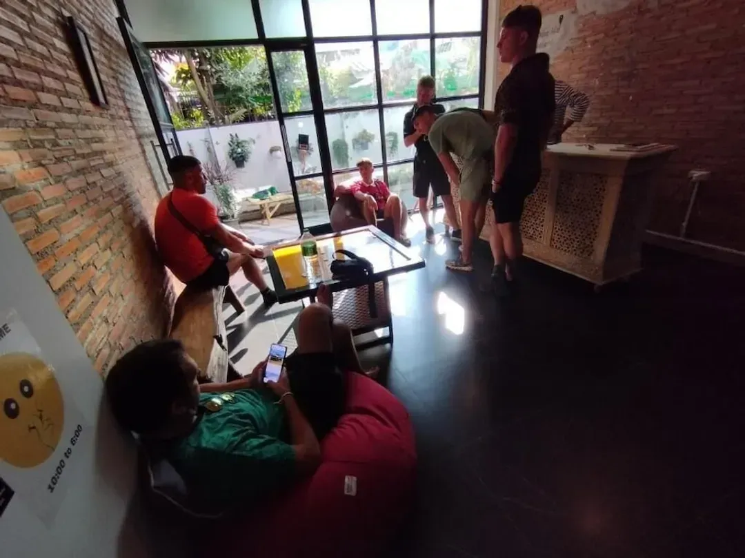 Lobby lounge