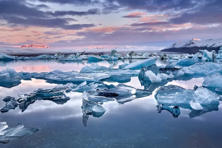 冰島幸福極光～溫泉冰河湖、藍冰洞極光船、金環風景線、香榭巴黎住三晚11日