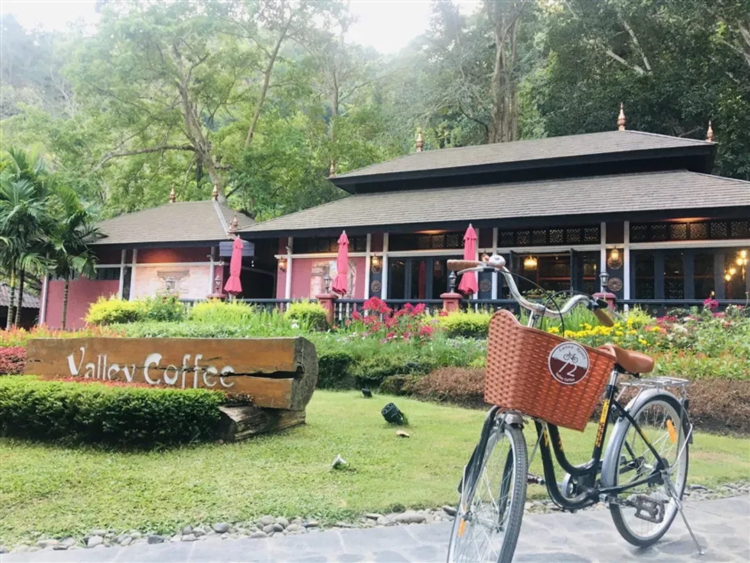 泰國清邁旅遊｜南奔祕境.金三角遊船.茵他儂山.黑藍白廟.夜間動物園.無購物6日-6