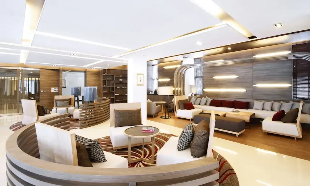 Lobby lounge