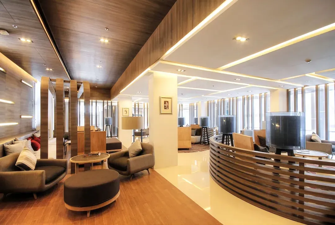 Lobby lounge