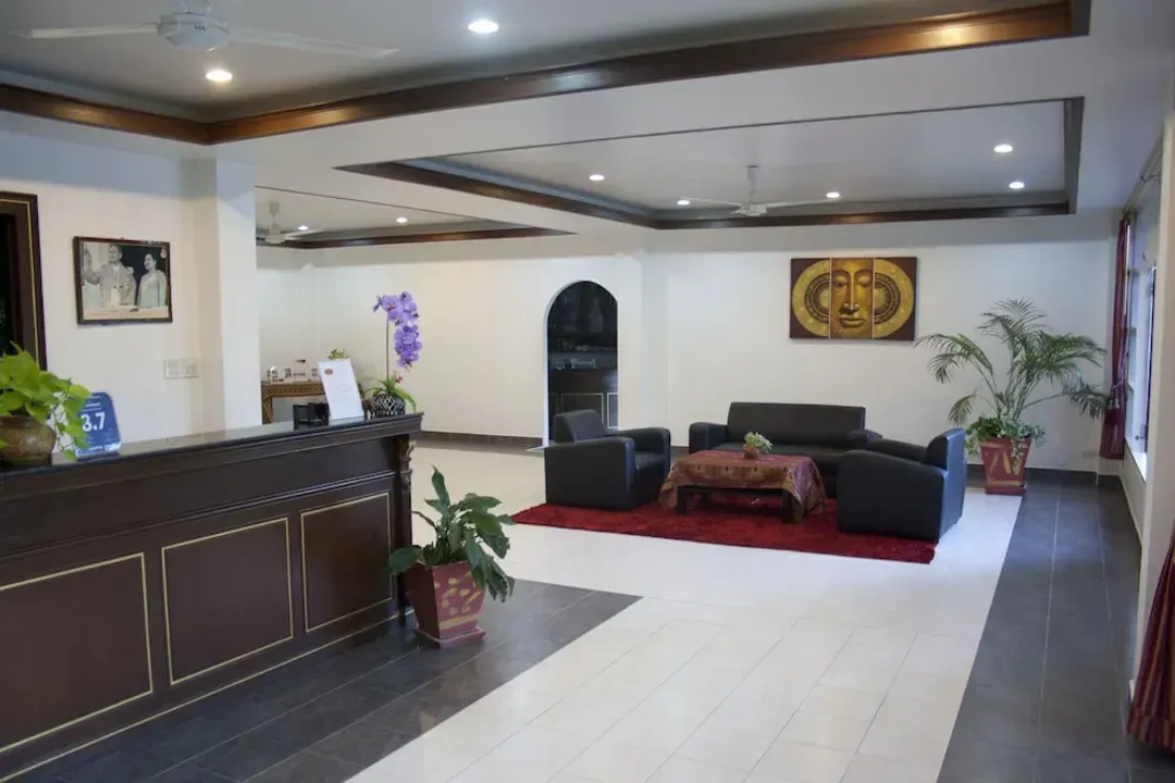 Lobby lounge