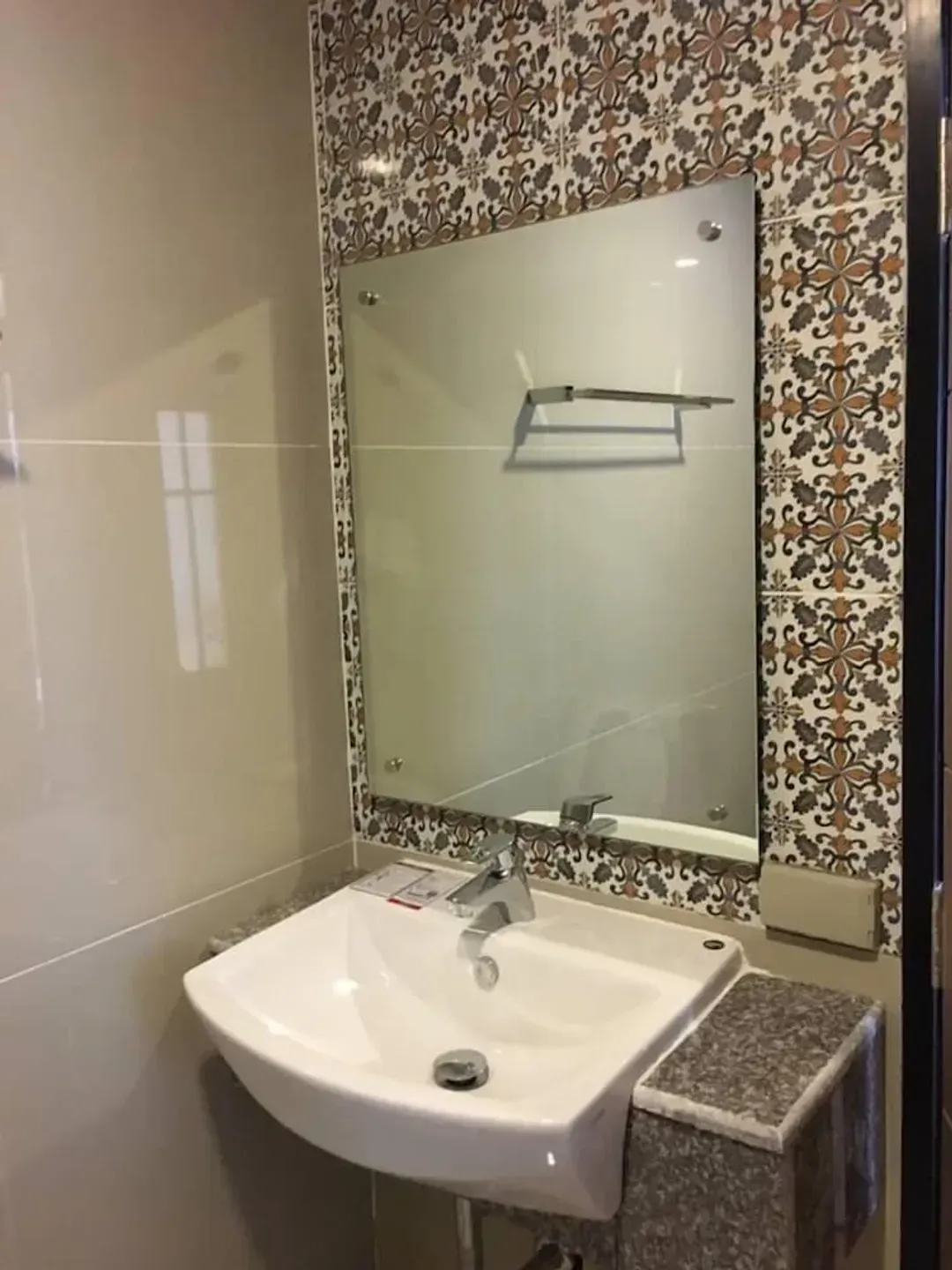 Bathroom sink