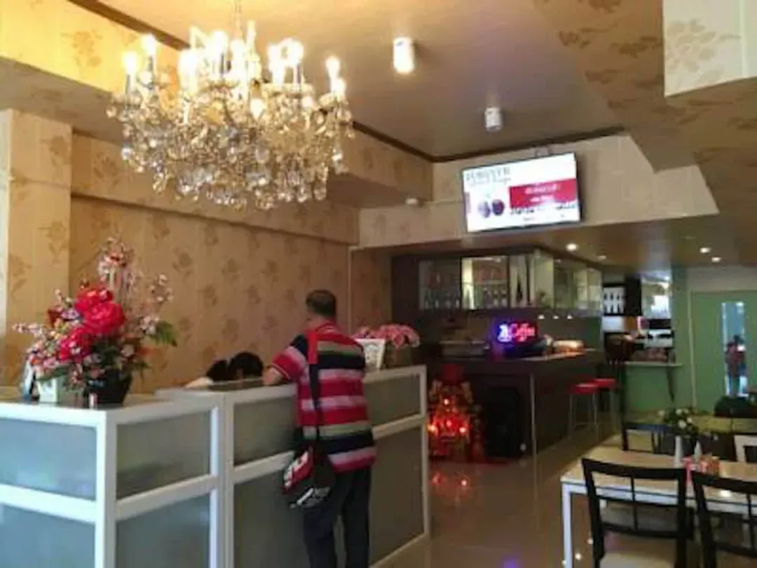 Check-in/check-out kiosk