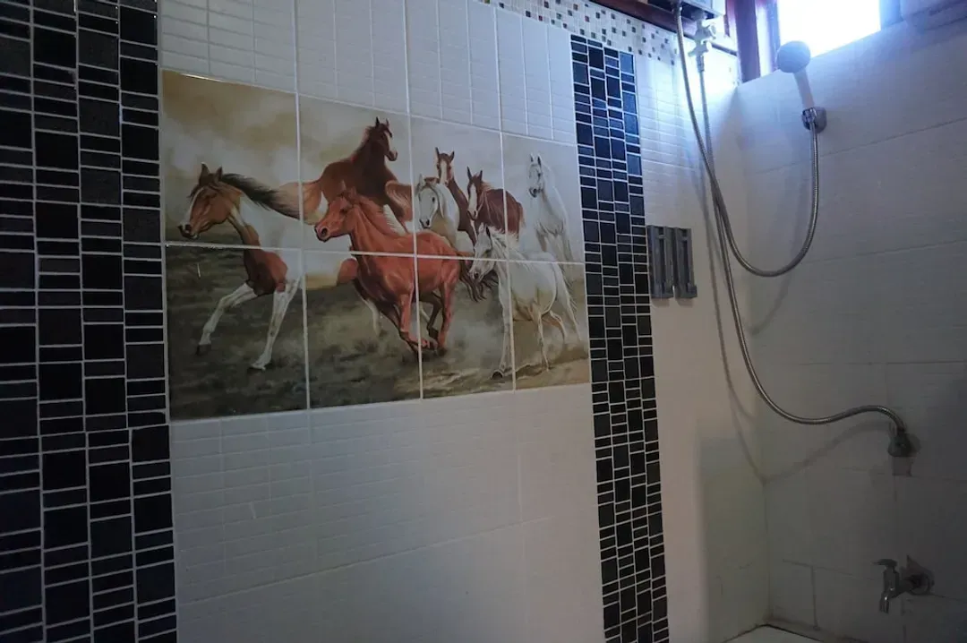Deep soaking bathtub