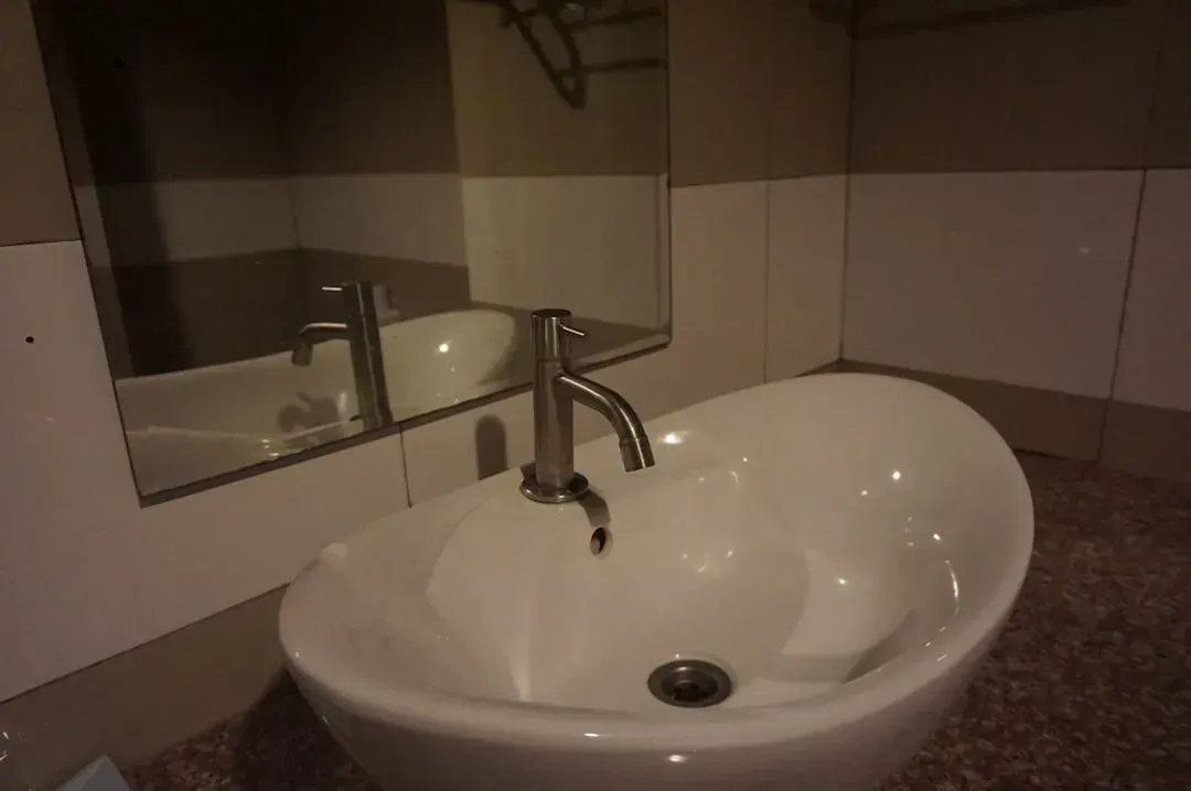 Bathroom sink