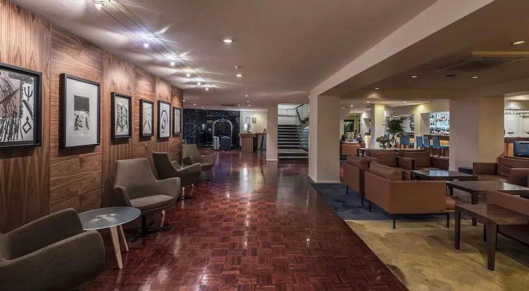 Lobby lounge