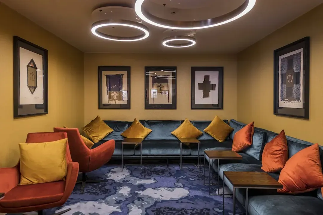 Lobby lounge