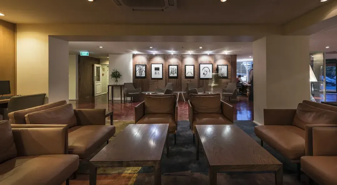 Lobby lounge