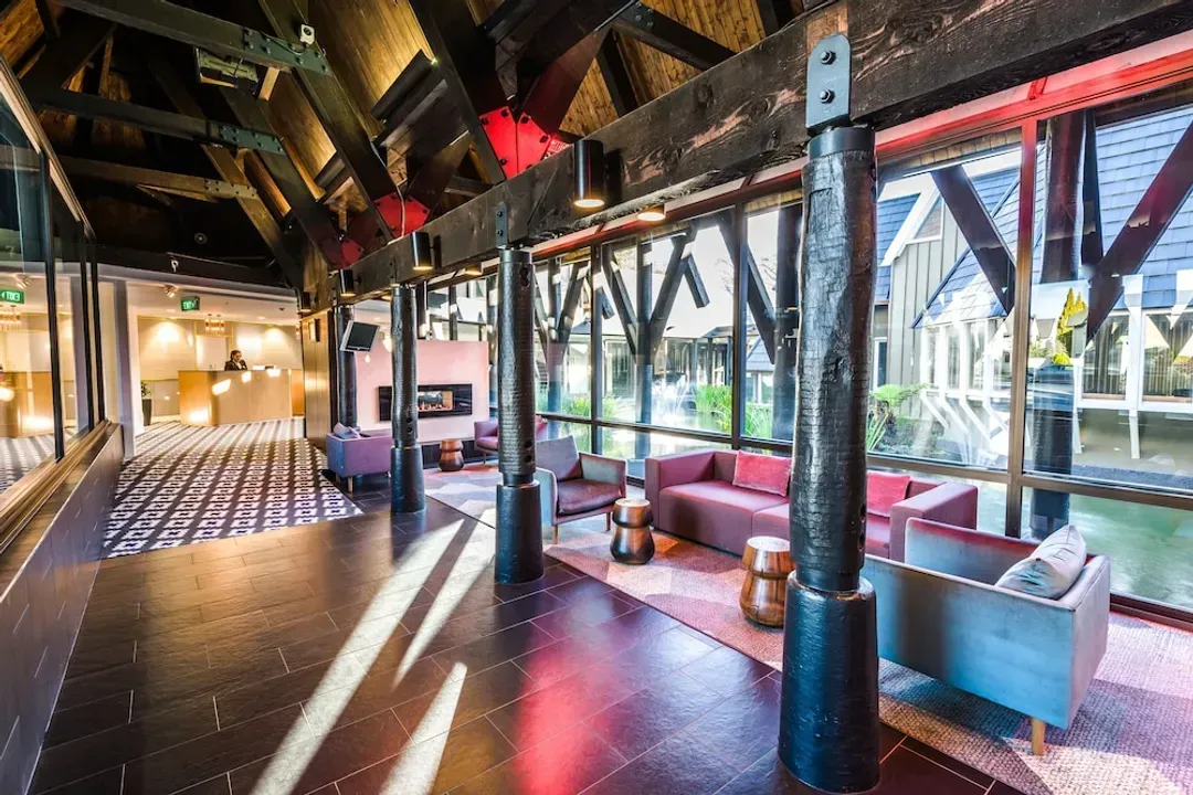 Lobby lounge