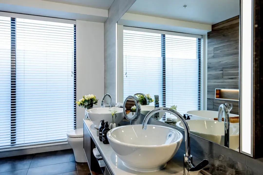 Bathroom sink