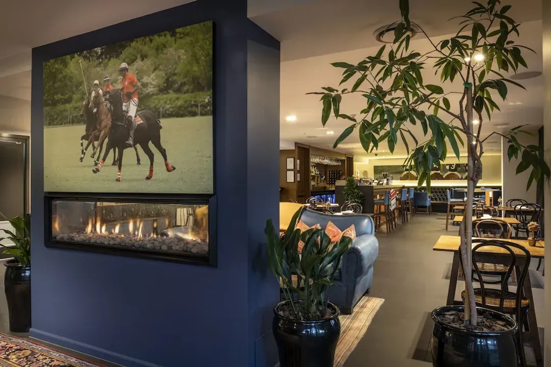 Lobby lounge