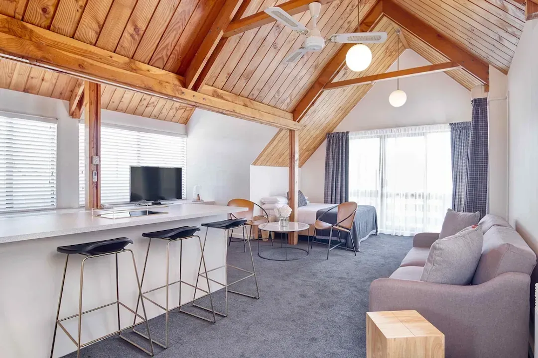 Canterbury District-Hotel Carlton Mill
