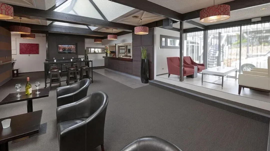 Lobby lounge