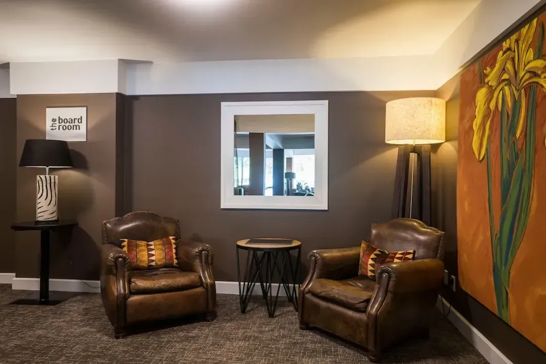 Lobby lounge