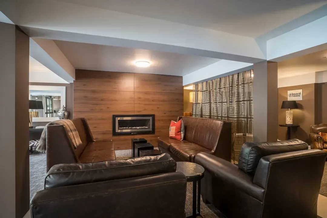 Lobby lounge