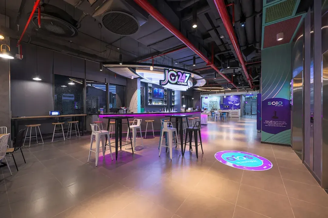 Lobby lounge