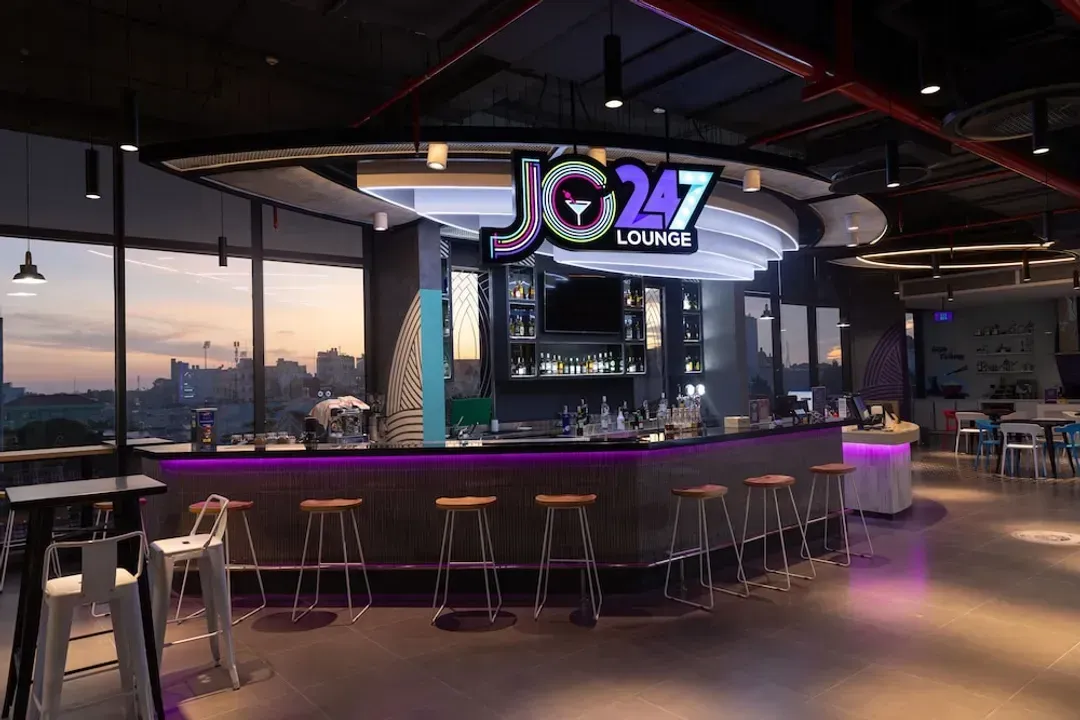 Lobby lounge
