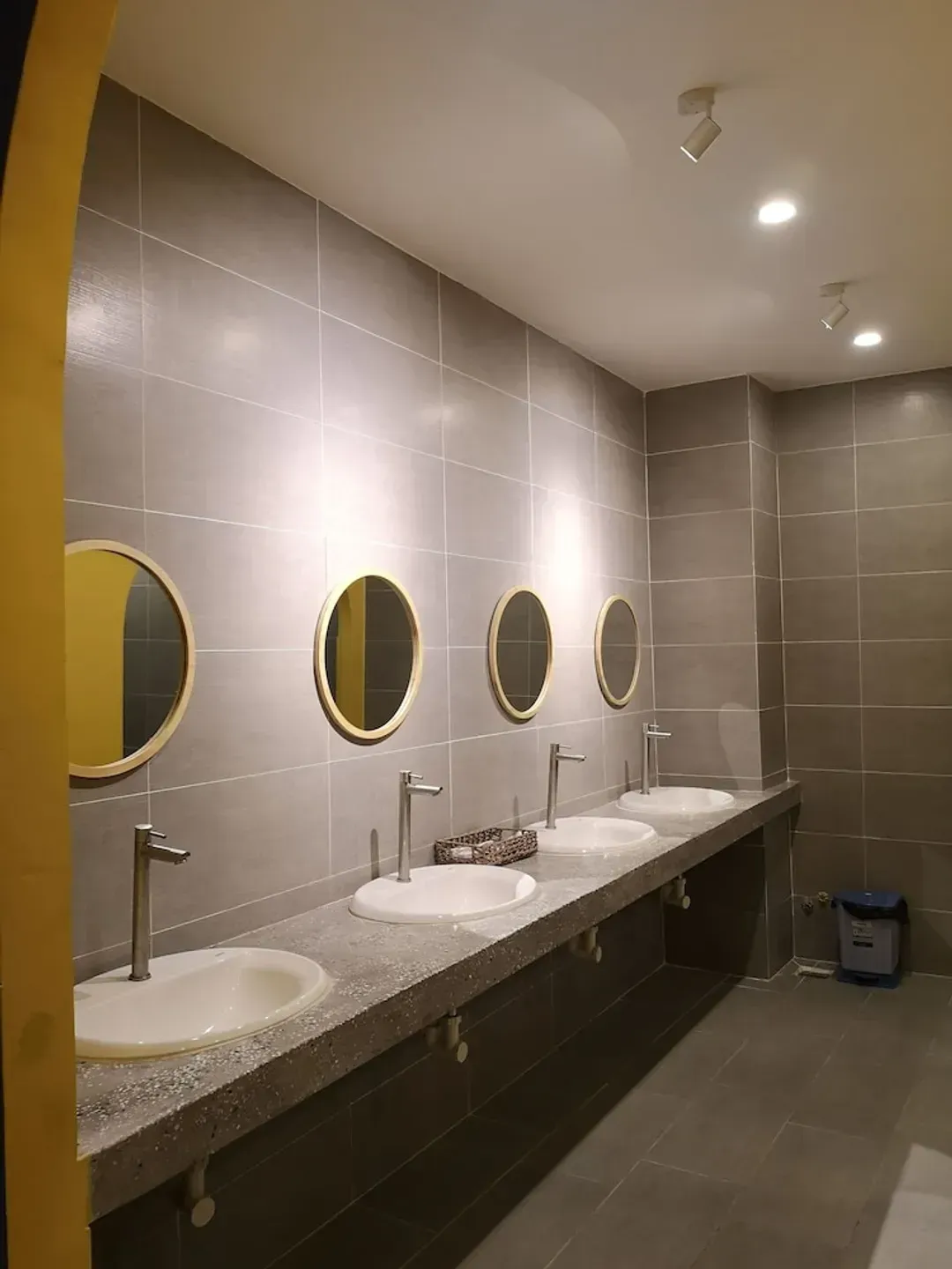 Bathroom sink
