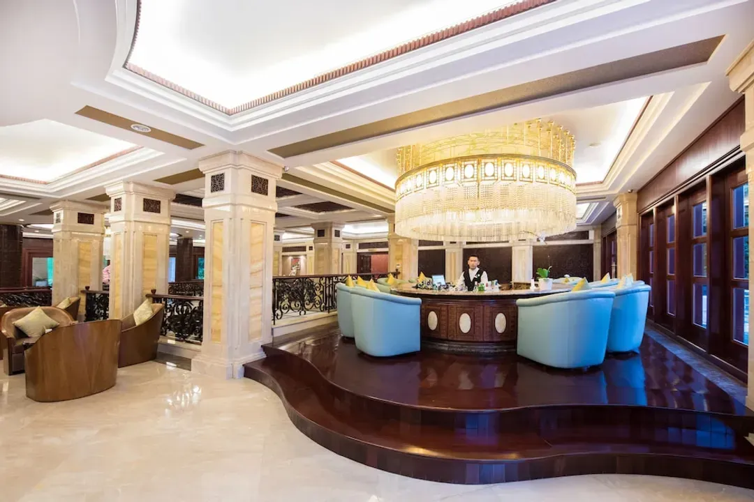 Lobby lounge