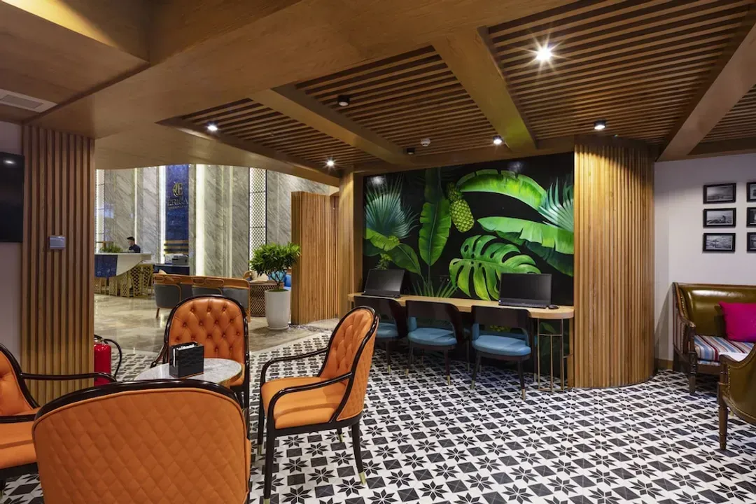 Lobby lounge