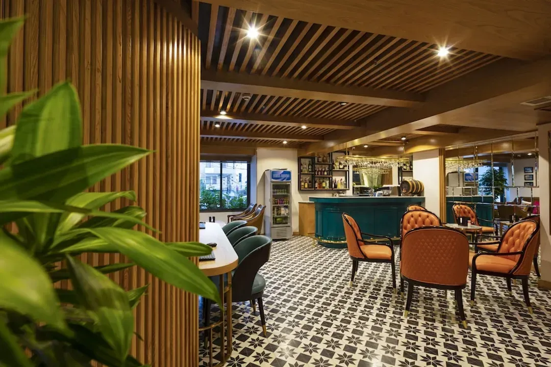 Lobby lounge